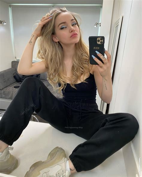 Hours before she was supposed to host the 2015 VMAs, the Hannah Montana star posted a nude selfie on Instagram (which has since been deleted, as has the rest of her Instas). . Dove cameron fappening